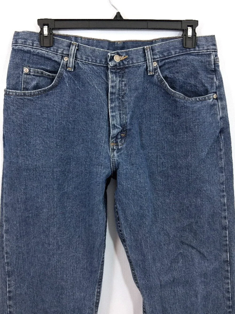 Men's Wrangler Relaxed Fit Straight Leg Jeans Medium Vintage Wash Sz 36X30